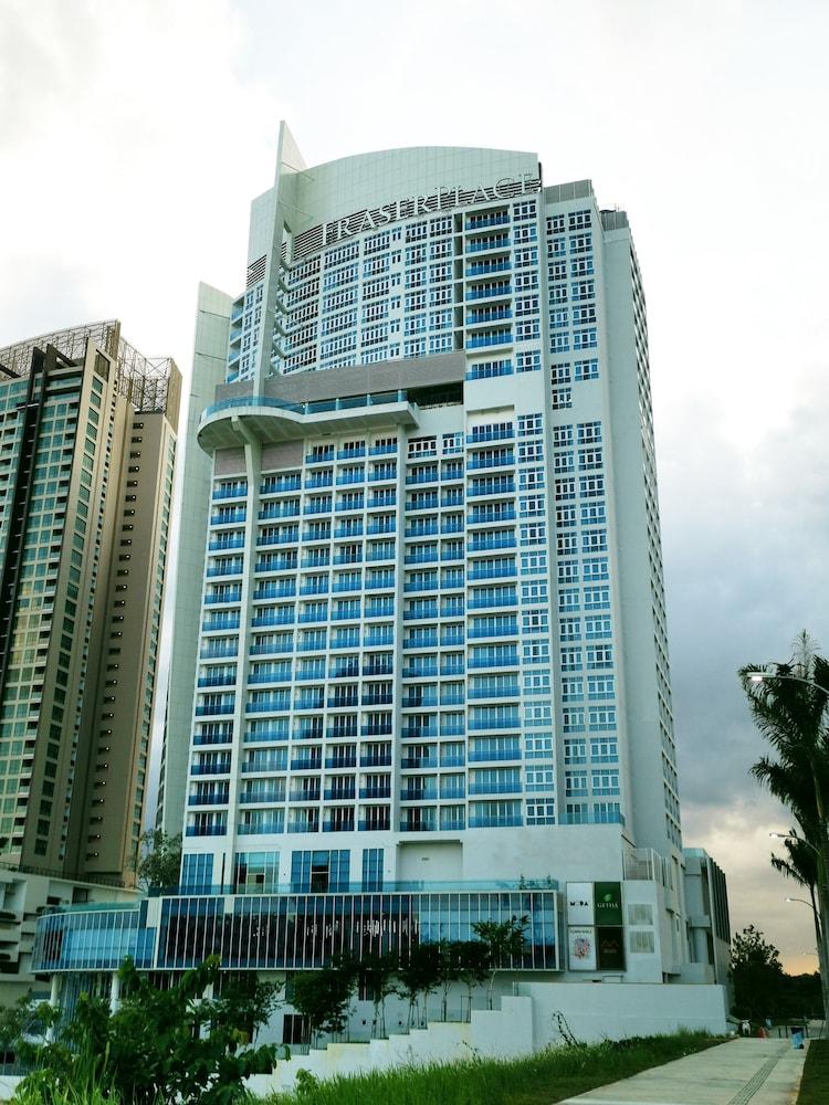 فندق فريزر بليس بوتري هاربر نوساجايا المظهر الخارجي الصورة The hotel in 2015
