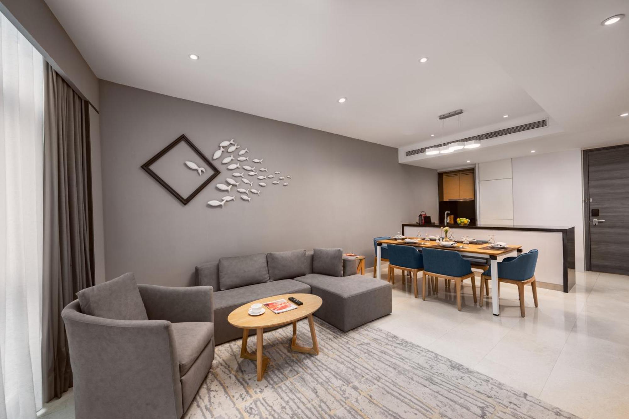 فندق فريزر بليس بوتري هاربر نوساجايا المظهر الخارجي الصورة A living room in a condominium