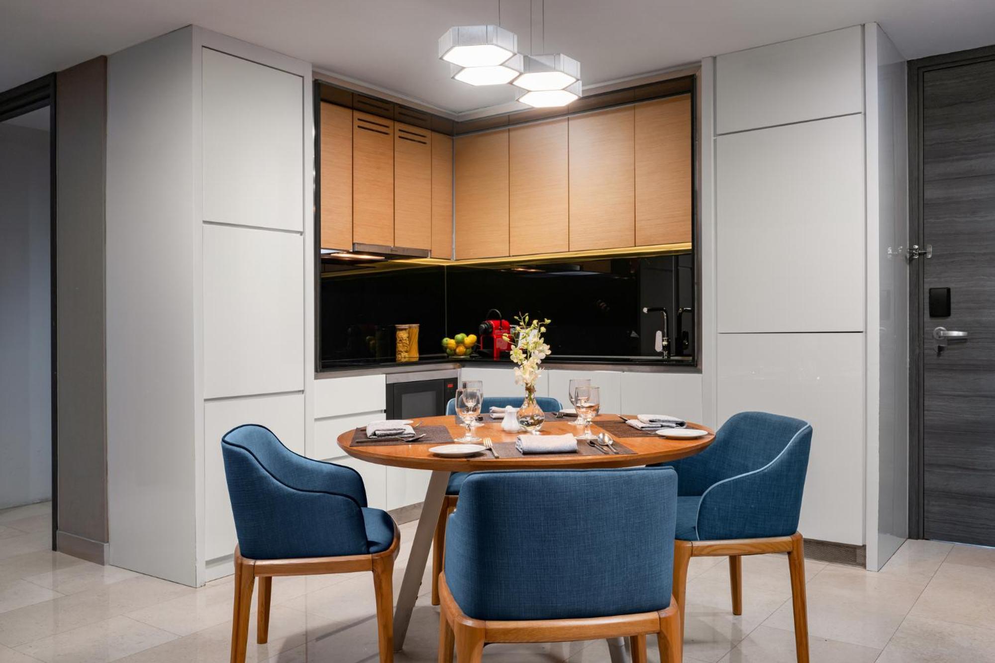 فندق فريزر بليس بوتري هاربر نوساجايا المظهر الخارجي الصورة A modern kitchen