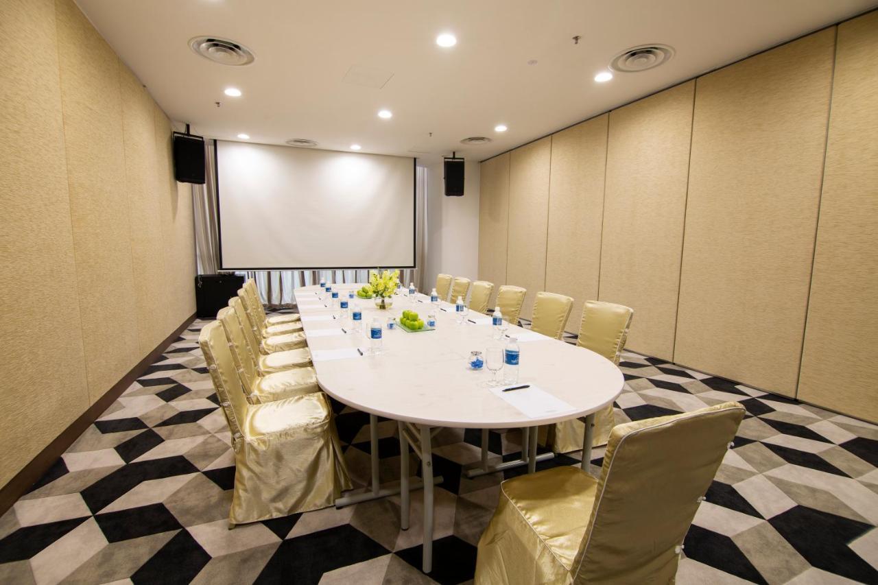 فندق فريزر بليس بوتري هاربر نوساجايا المظهر الخارجي الصورة Meeting room