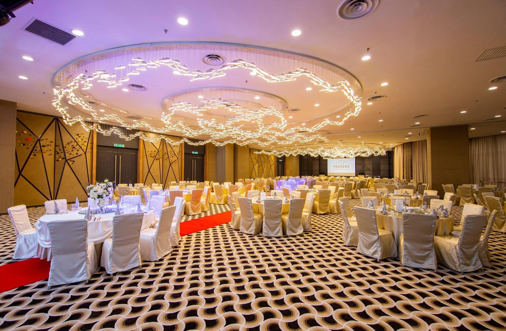 فندق فريزر بليس بوتري هاربر نوساجايا المظهر الخارجي الصورة The ballroom of the hotel