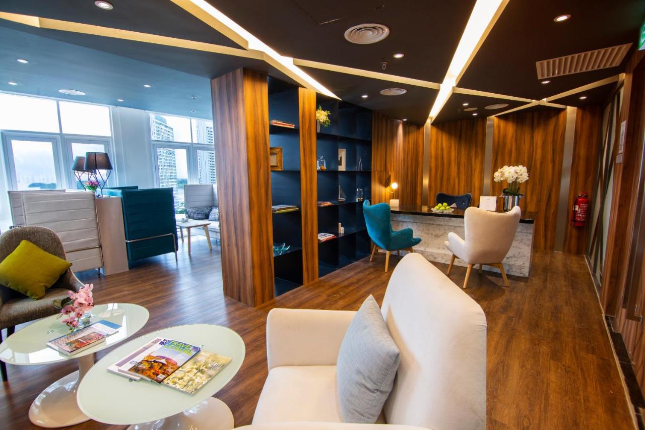 فندق فريزر بليس بوتري هاربر نوساجايا المظهر الخارجي الصورة The lounge at the airport